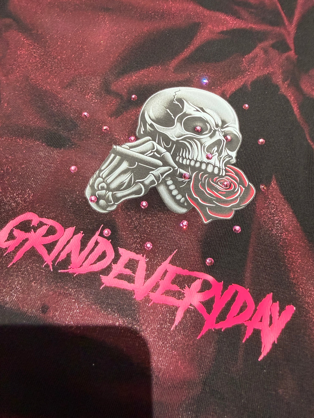 "dead roses" tee